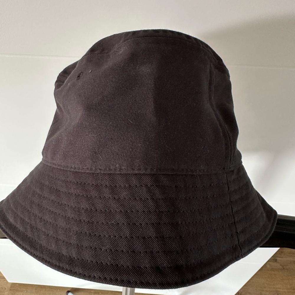 Valentino Garavani Black Bucket Hat with White Logo & Patch - Picture 5 of 7